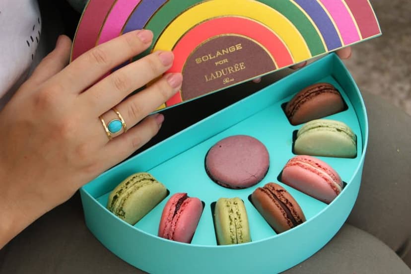 Les fleurs des Serres d’Auteuil et des macarons